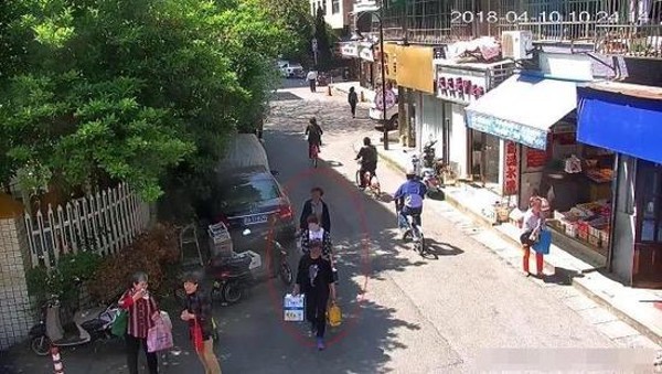 Nhặt được smartphone không cài mật khẩu lại có sẵn Alipay, người phụ nữ đi mua sắm điên cuồng rồi bị bắt Nhặt được smartphone không cài mật khẩu lại có sẵn Alipay, người phụ nữ đi mua sắm điên cuồng rồi bị bắt